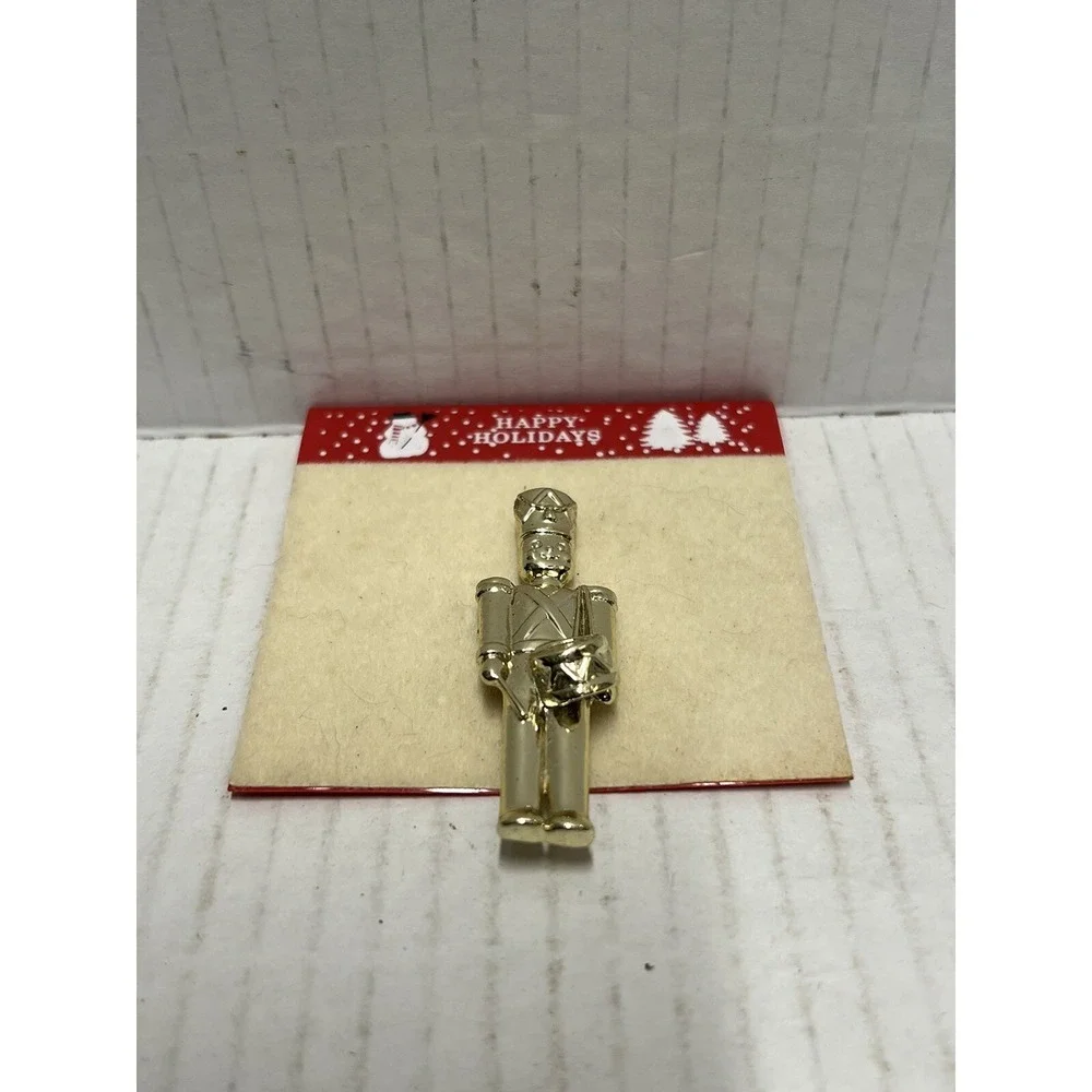 Toy‎ Soldier Nutcracker Christmas Pin Vintage Gold Tone Metal Brooch